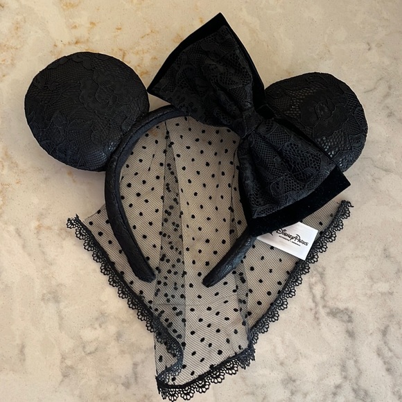 BLACK VELVET AND LACE DISNEY PARKS MICKEY EARS 🖤🖤🖤 - Picture 2 of 7
